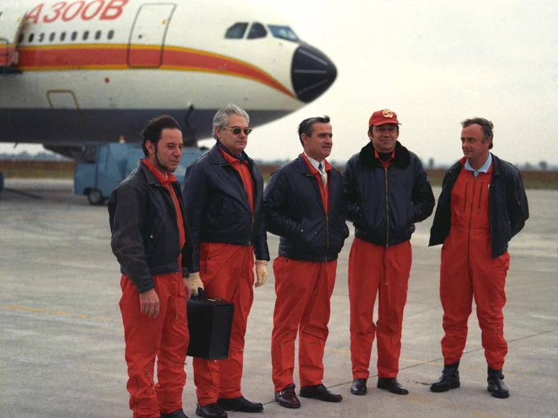 a300b4-crew
