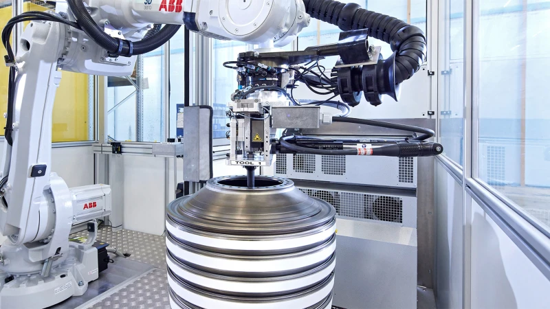 How robots help screw together compressor rotors